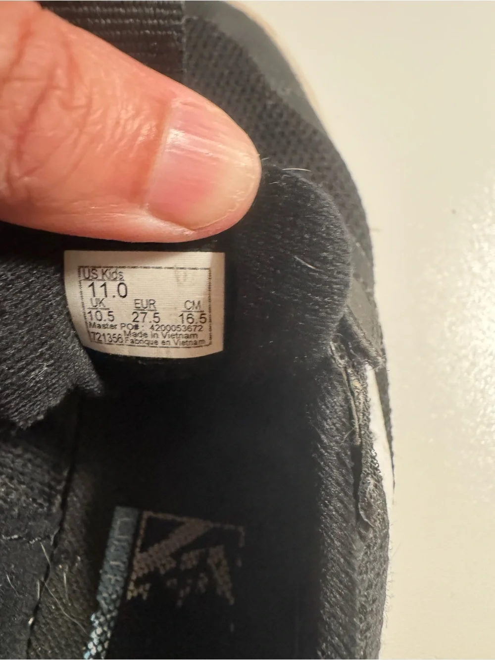 Vans Kids' Black and White Ultrarange Sneakers sz 11